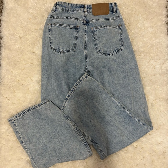 Light Wash Baggy Jeans - Picture 2 of 4